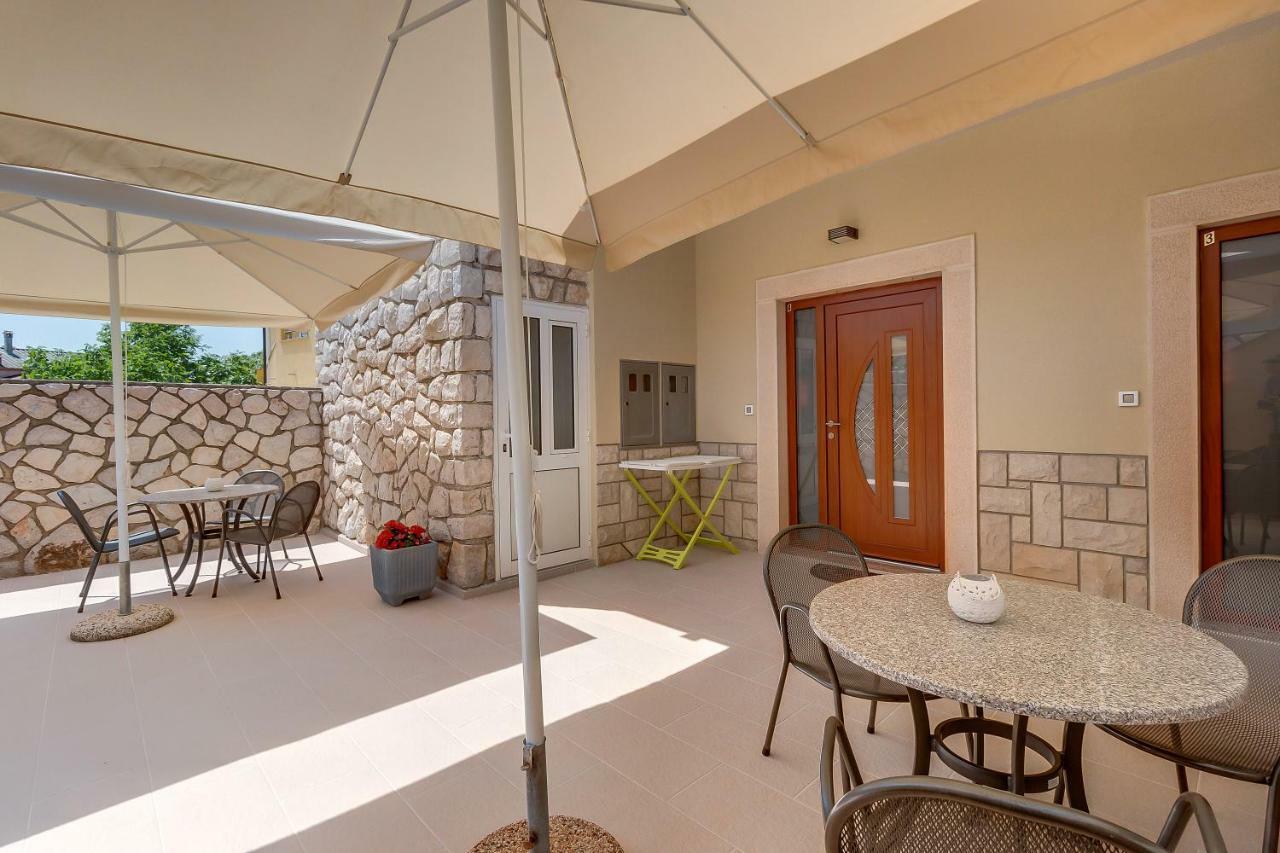 קרס Apartments Eva מראה חיצוני תמונה