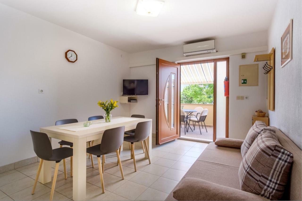 קרס Apartments Eva מראה חיצוני תמונה